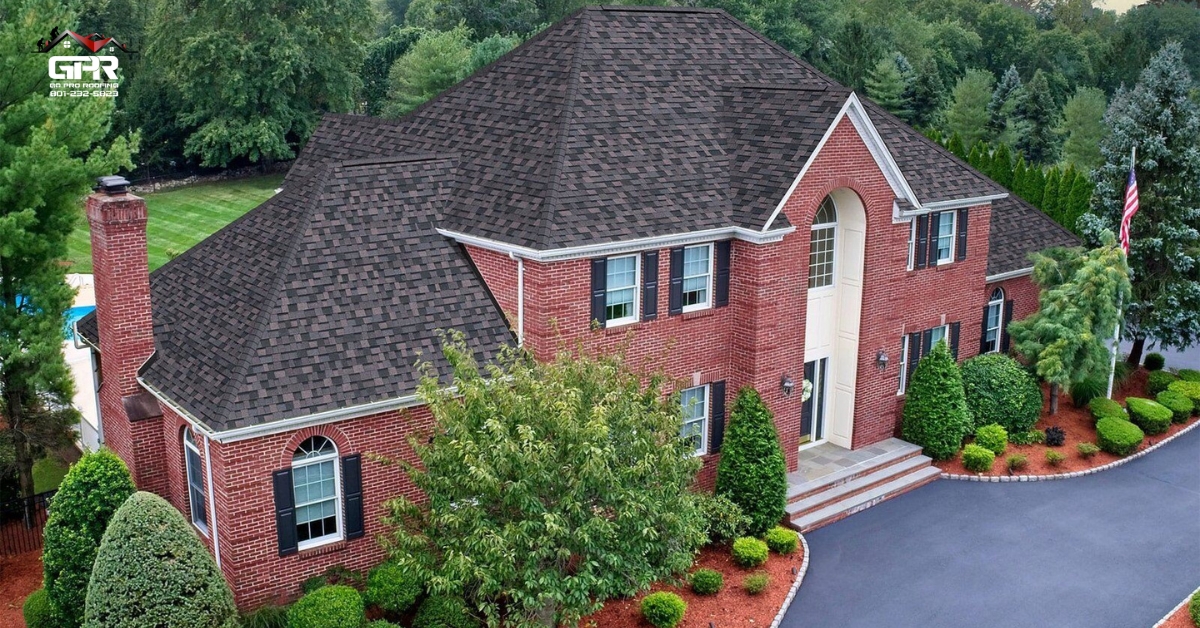 Modern home with Owens Corning shingles in Driftwood color